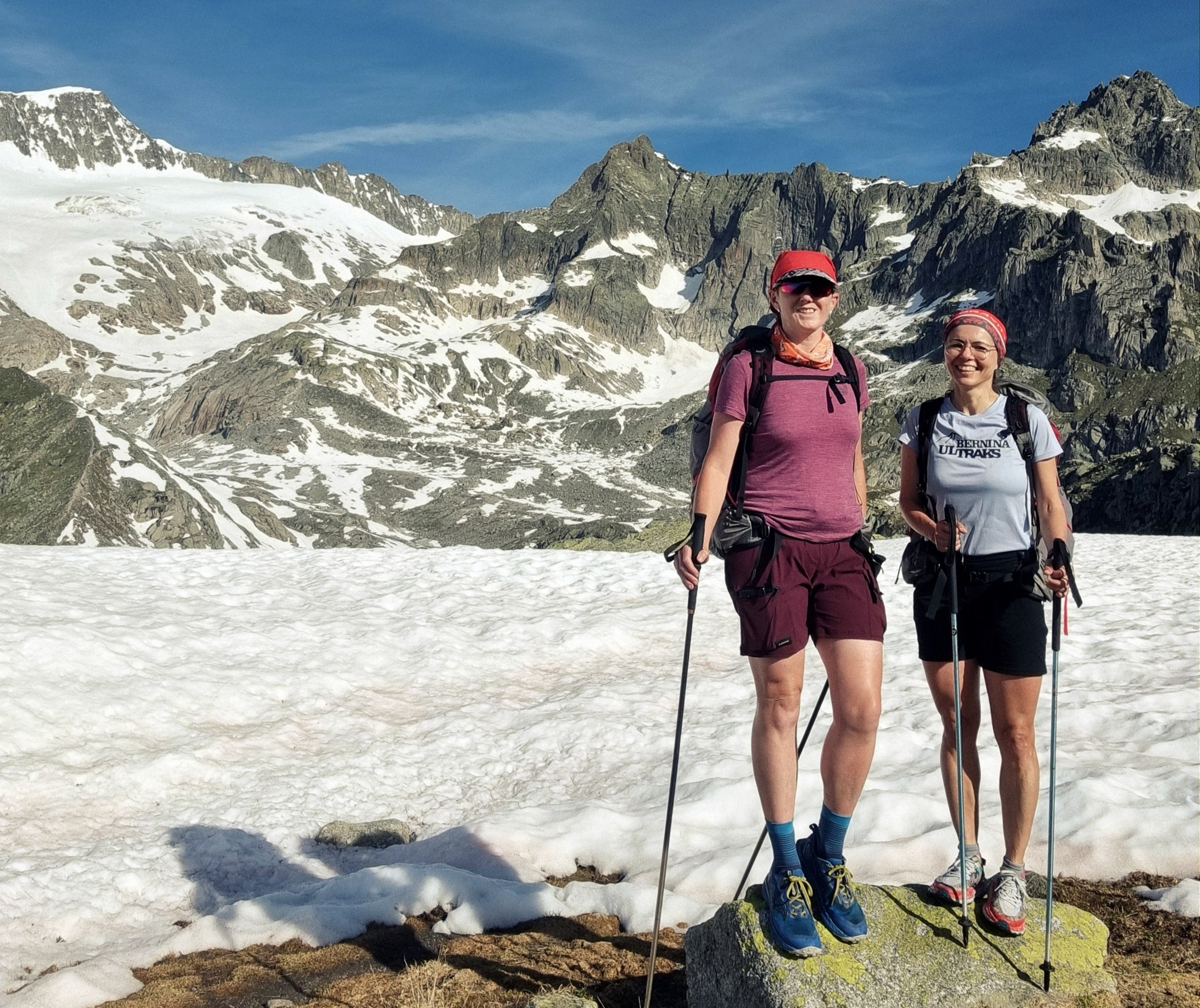 Furka Hohenweg 11 Cabana Albert-Heim, cabane de munte, drumetie, Furka, Muntii Alpi, nopti la cort, prietenie Cabana Albert-Heim Hutte hiking ladies
